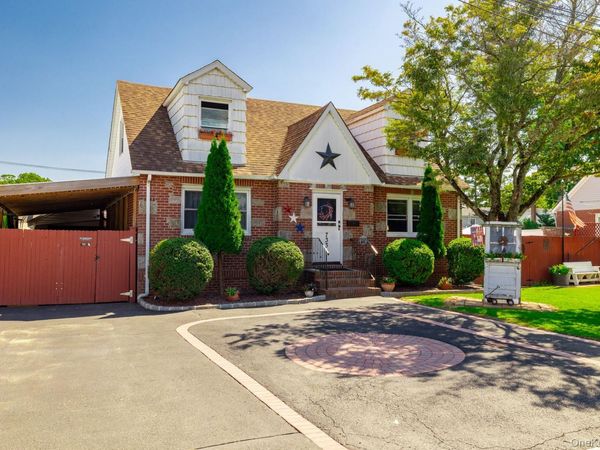 733 9th Street , West Babylon, NY 11704