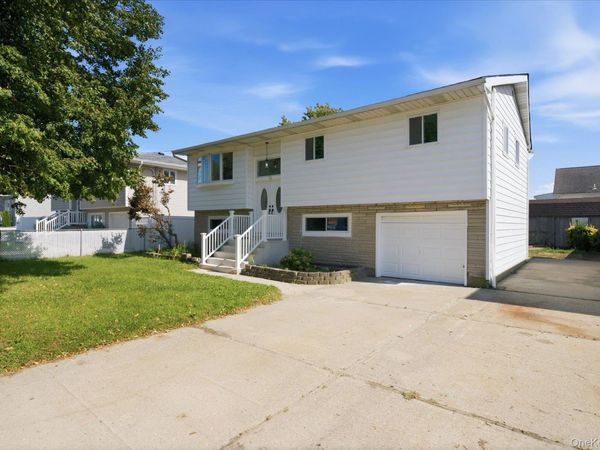 14 Garfield Place, Lindenhurst, NY 11757