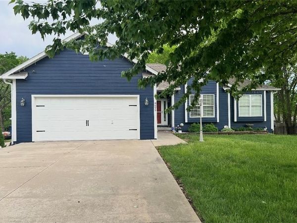 8699 Penner Avenue, De Soto, KS 66018