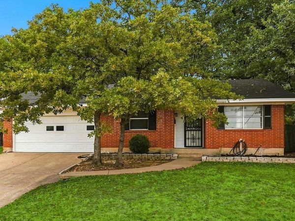 1813 Barron Lane , Fort Worth, TX 76112