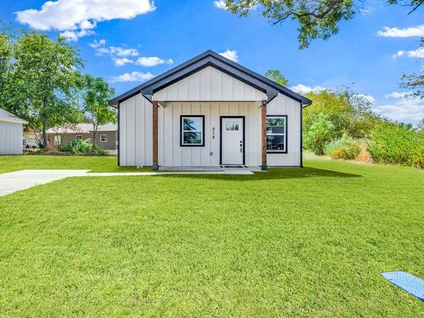 218 Calvert Street , Sulphur Springs, TX 75482