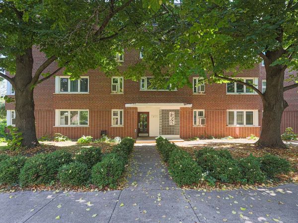 7200 W OAK Avenue , Unit 3NE, River Forest, IL 60305