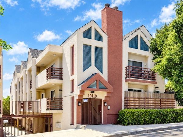 10119 Pinewood Avenue, Unit 207, Tujunga, CA 91042