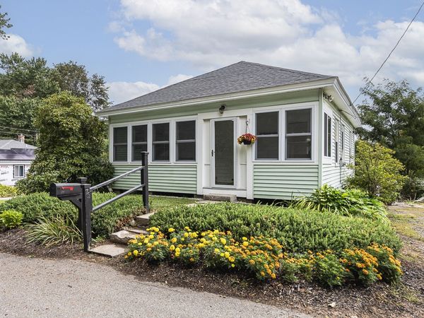 75 Perkins Ave, Hamilton, MA 01982