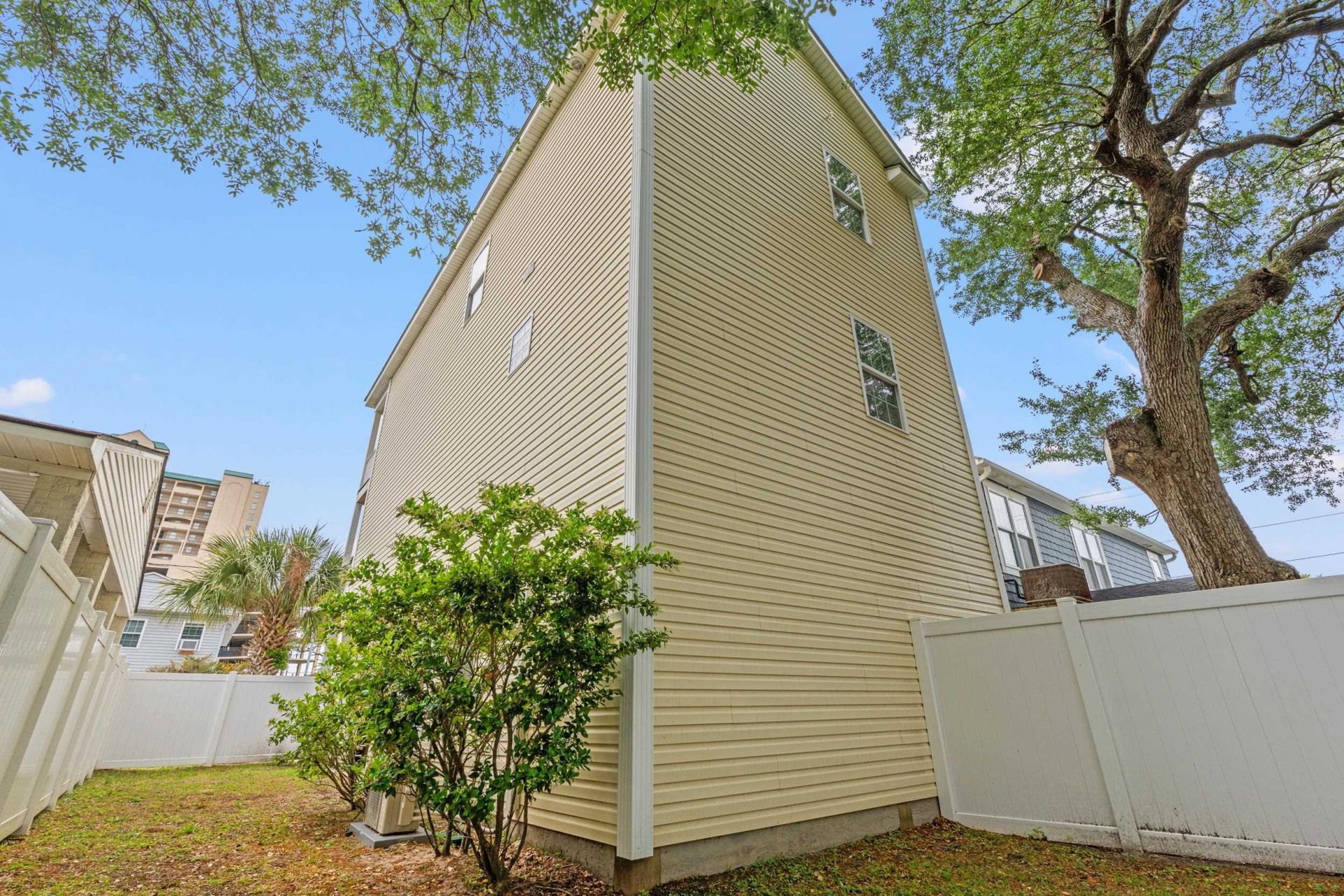 3806 Dunes St. Photo 32