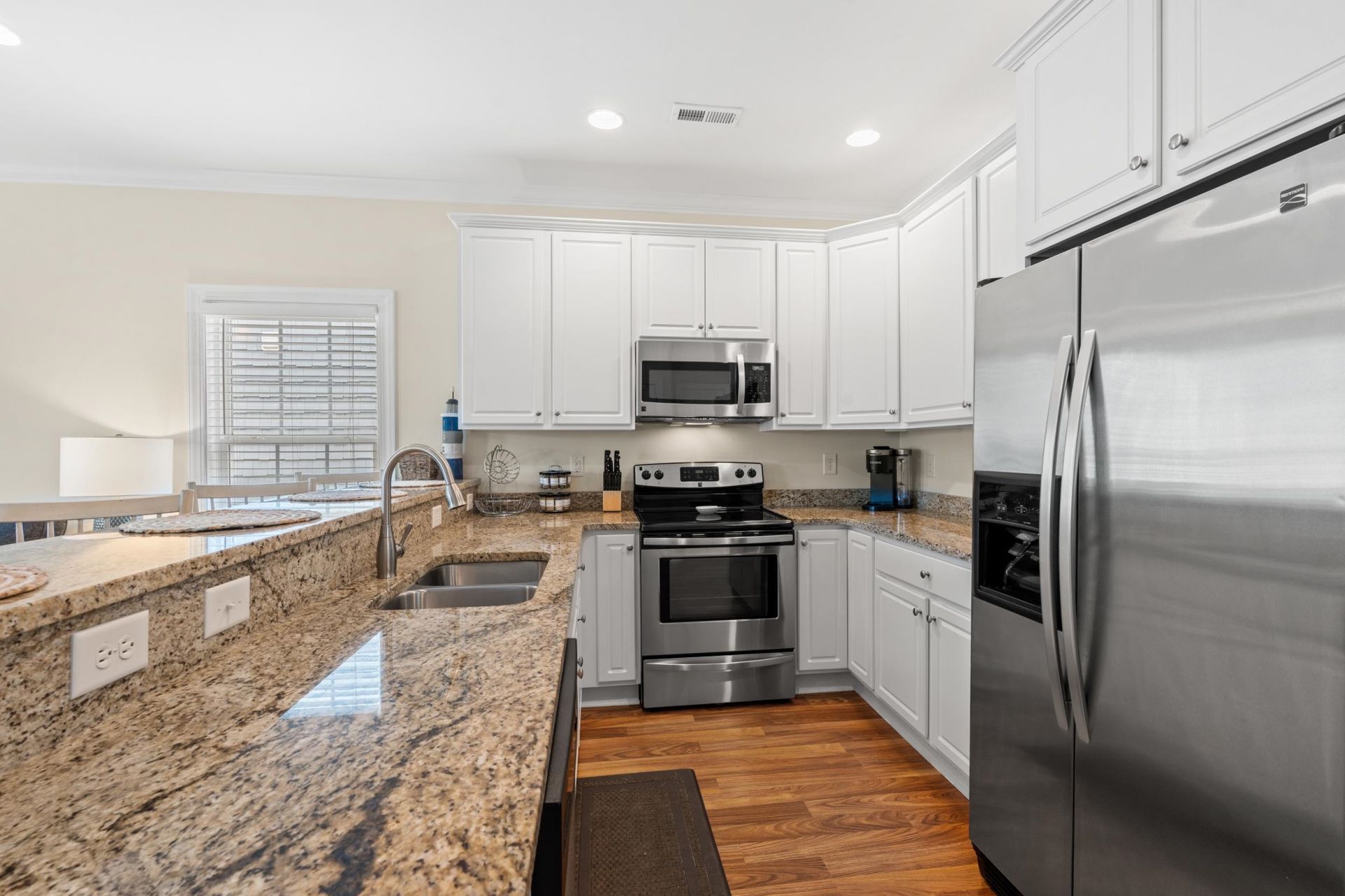 3806 Dunes St. Photo 8