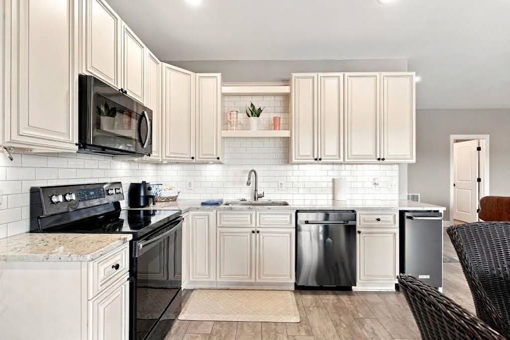 369 Saint Julian Ln. Photo 31