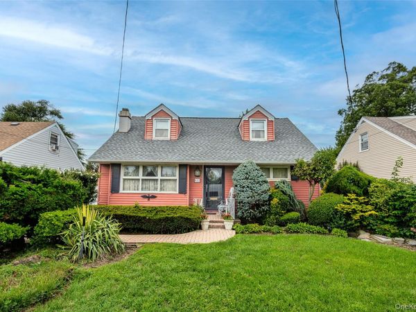 822 Peninsula Boulevard , Woodmere, NY 11598