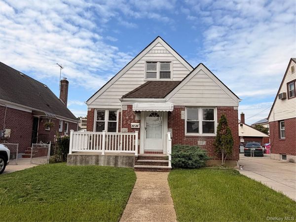 82-26 258th Street , Glen Oaks, NY 11004
