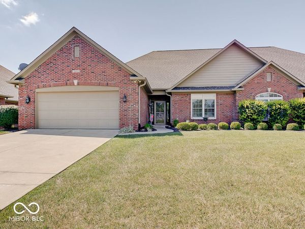 2814 Stones Bay Drive, Greenwood, IN 46143