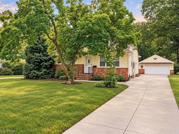 27484 Seneca Drive , Westlake, OH 44145