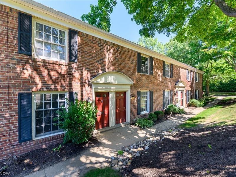 62 Menlo Park Drive, Akron, OH 44313 Photo 2