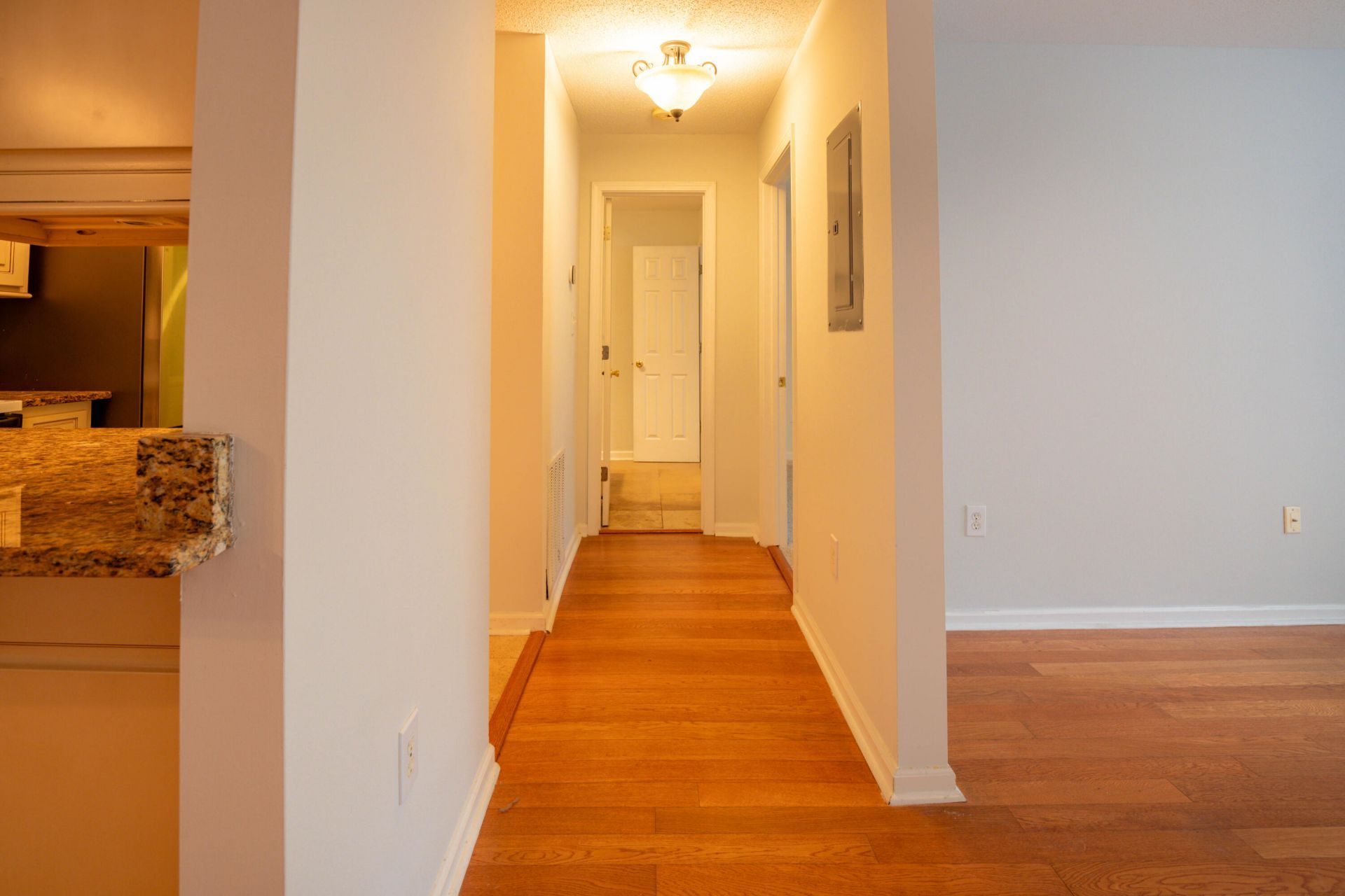 188 Midland Photo 10