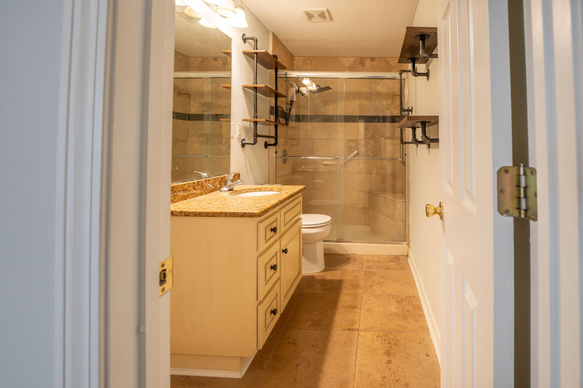188 Midland Photo 13
