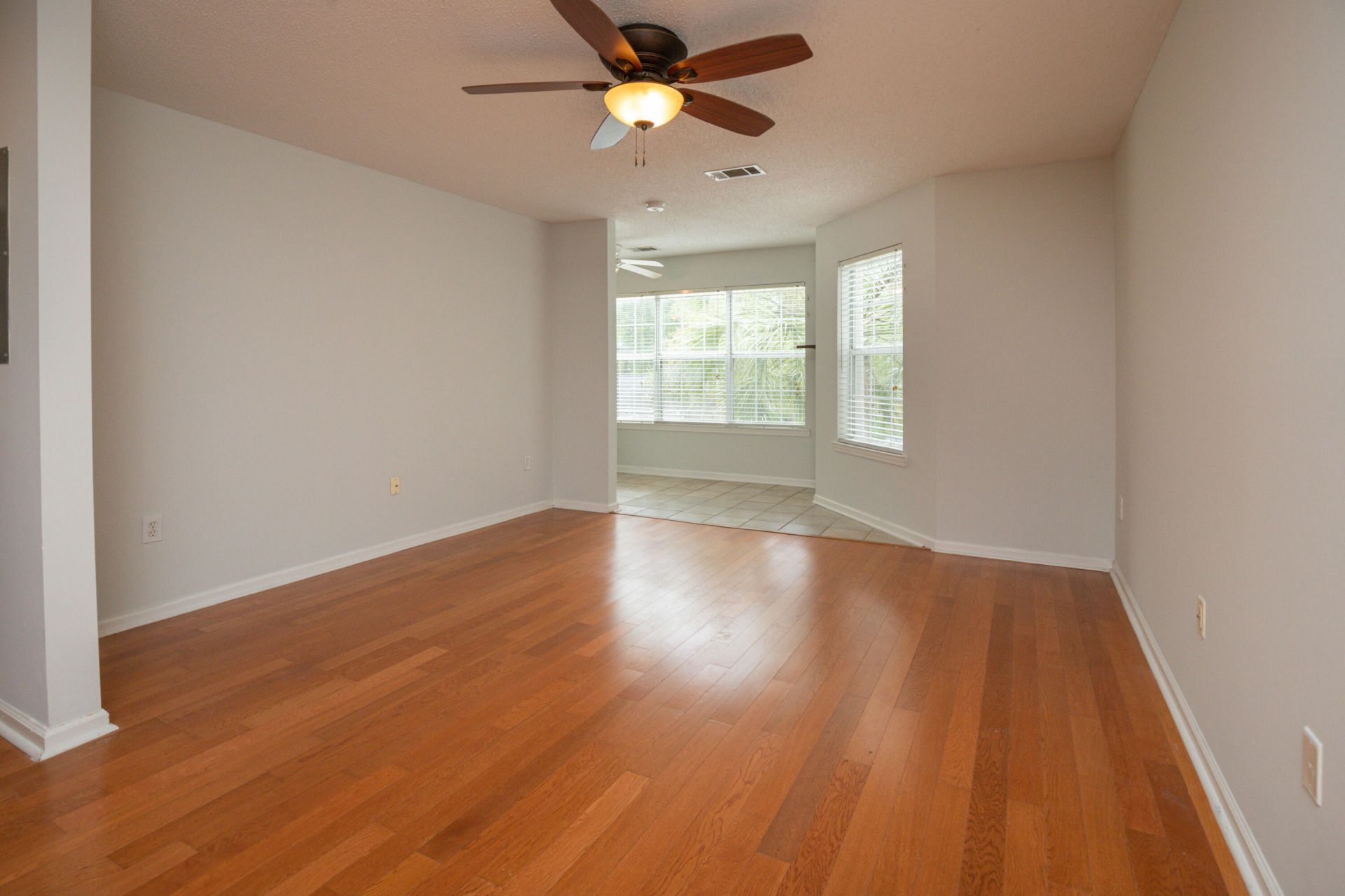 188 Midland Photo 4