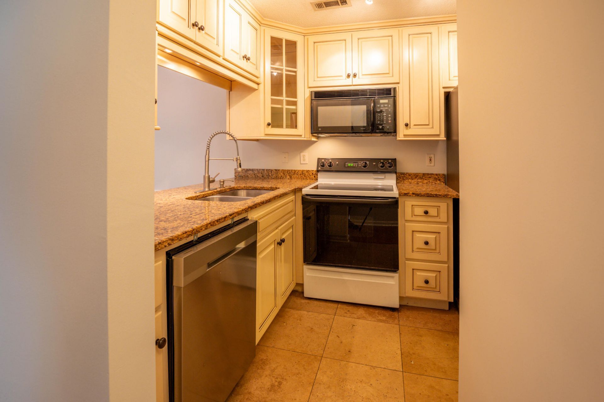 188 Midland Photo 7