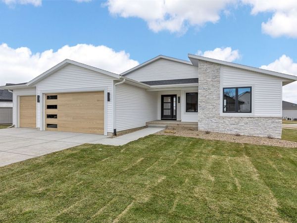 717 Pointer Circle , Center Point, IA 52213