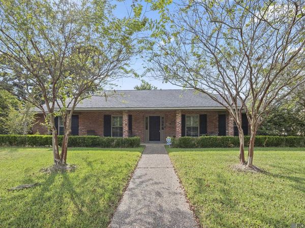 4242 Pine Park Dr, Baton Rouge, LA 70809