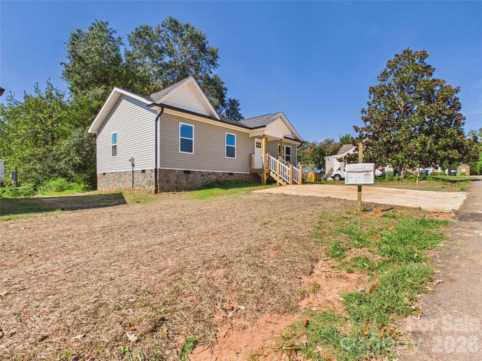 210 22nd Avenue Place Ne, Hickory, NC 28601 Main Photo