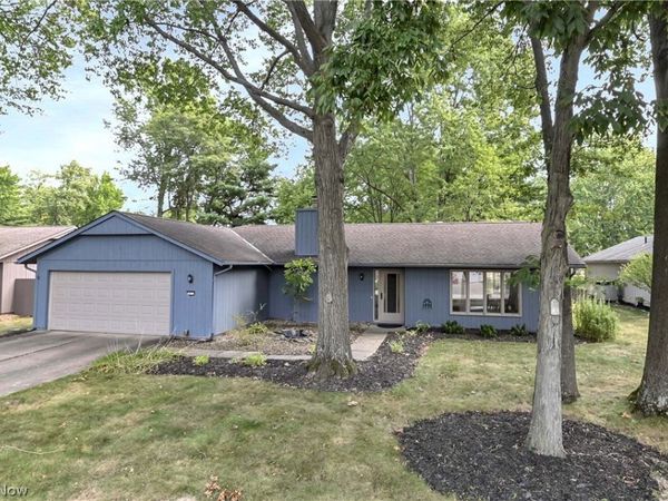 10773 Pebble Brook Lane , Strongsville, OH 44149