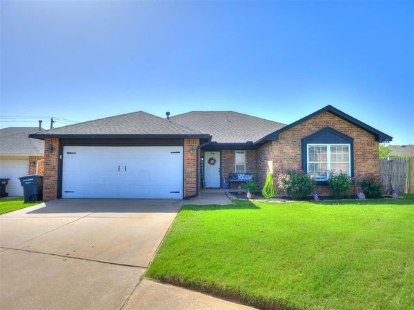625 SW 38th Place, Moore, OK 73160