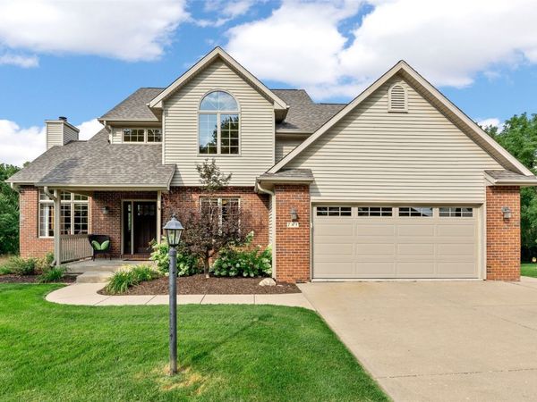741 Arlington Dr , Iowa City, IA 52245