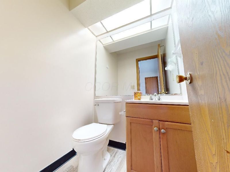 5267-5277 Brandy Oaks Lane, Columbus, OH 43220 Photo 8