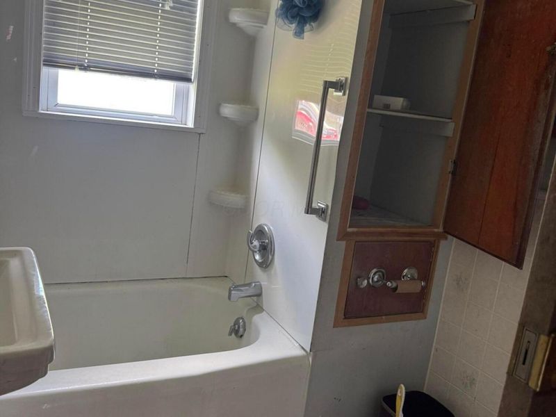 1085 Hart Road, Columbus, OH 43223 Photo 4