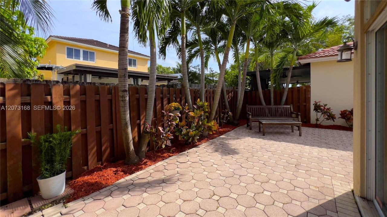 9000 SW 215th Ter, Cutler Bay, FL 33189 Photo