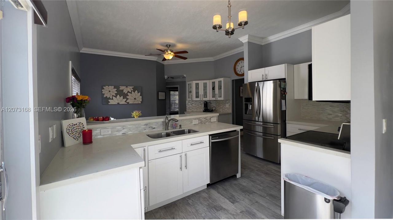 9000 SW 215th Ter, Cutler Bay, FL 33189 Photo