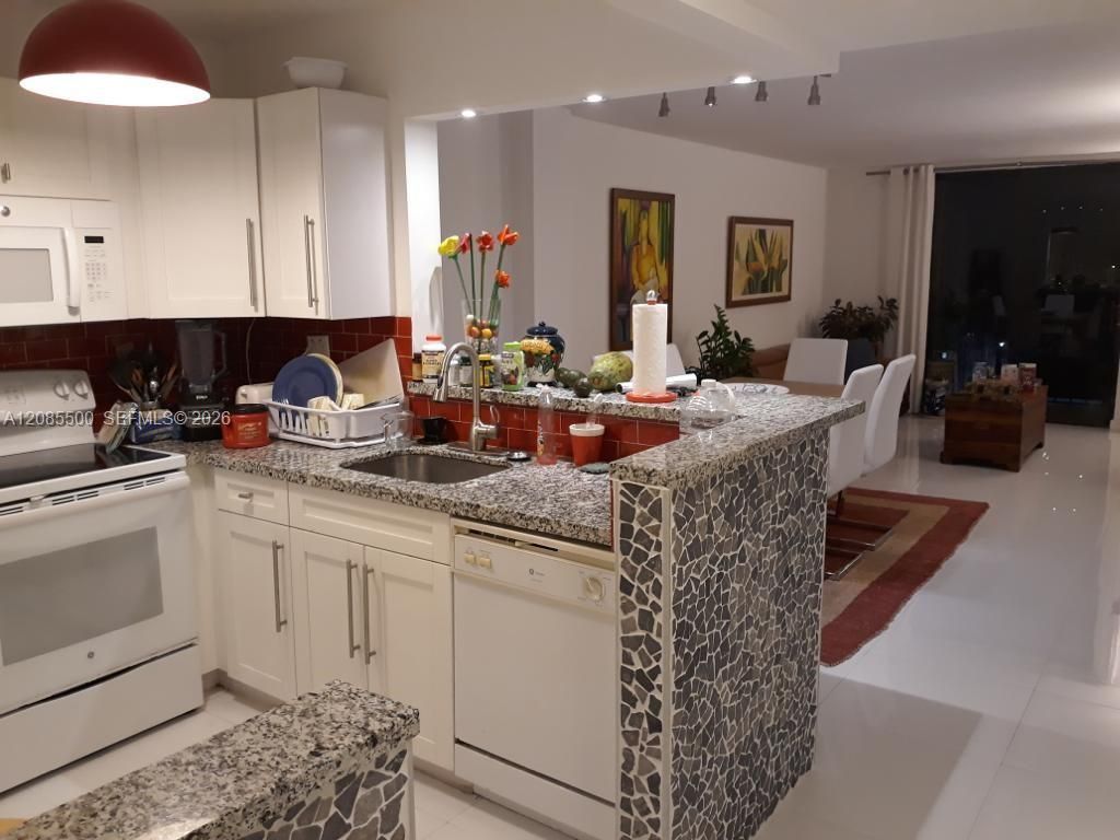 8100 Byron Ave, Unit 504, Miami Beach, FL 33141 Photo