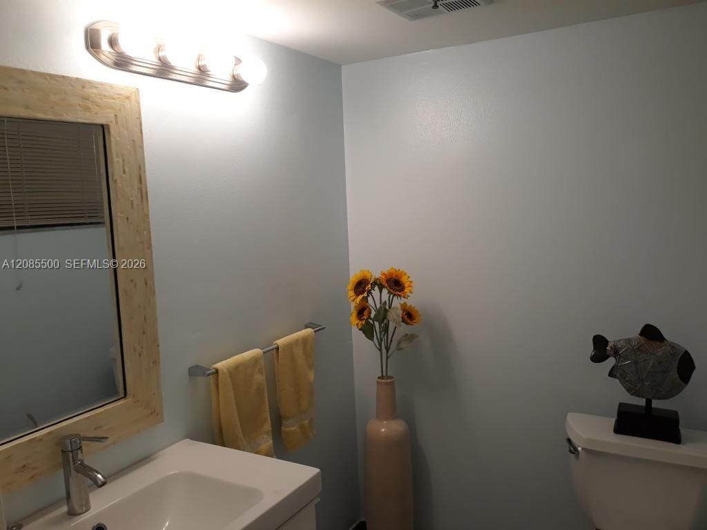 8100 Byron Ave, Unit 504, Miami Beach, FL 33141 Photo