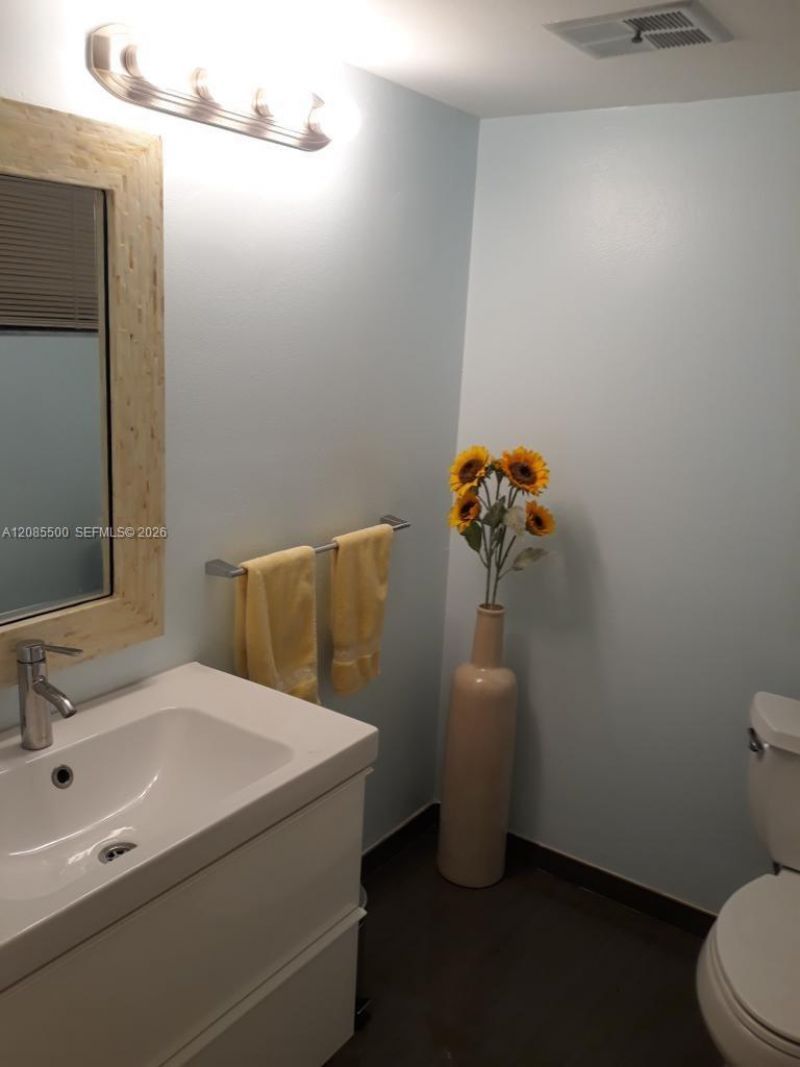 8100 Byron Ave, Unit 504, Miami Beach, FL 33141 Photo