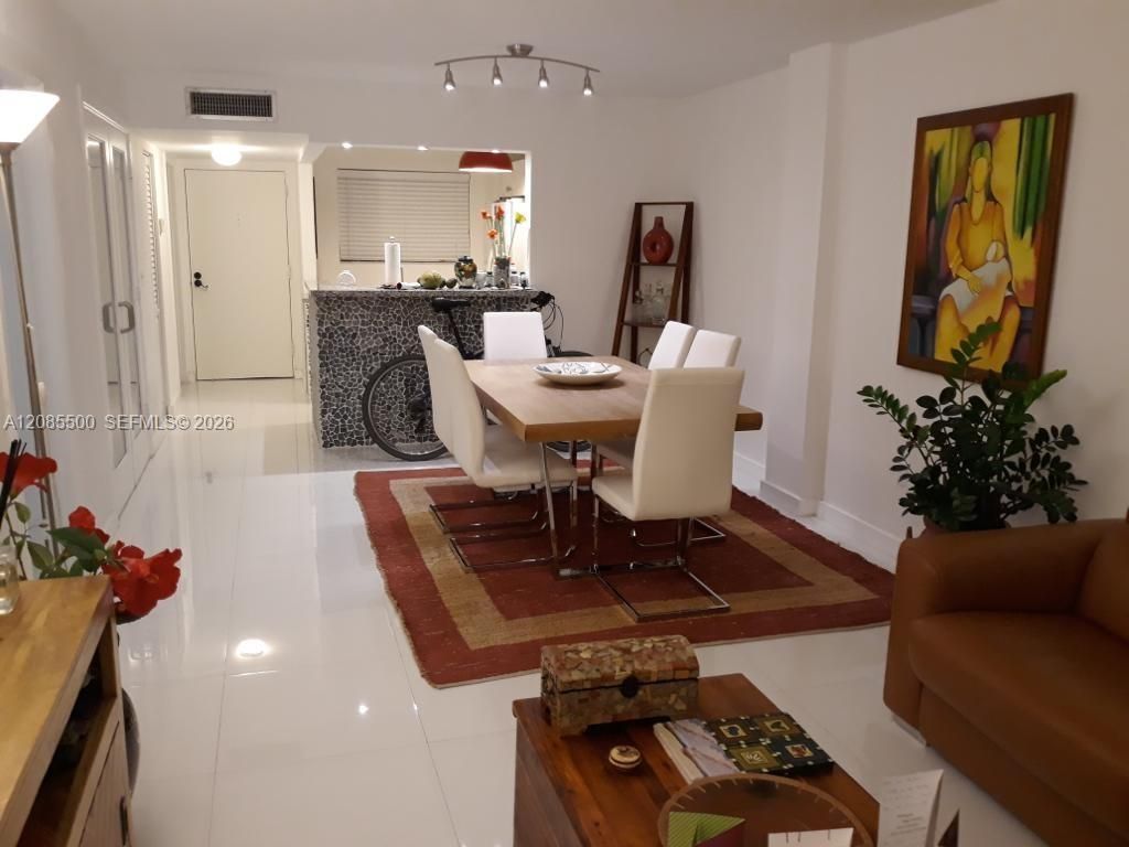 8100 Byron Ave, Unit 504, Miami Beach, FL 33141 Photo