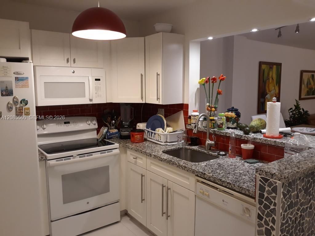 8100 Byron Ave, Unit 504, Miami Beach, FL 33141 Photo