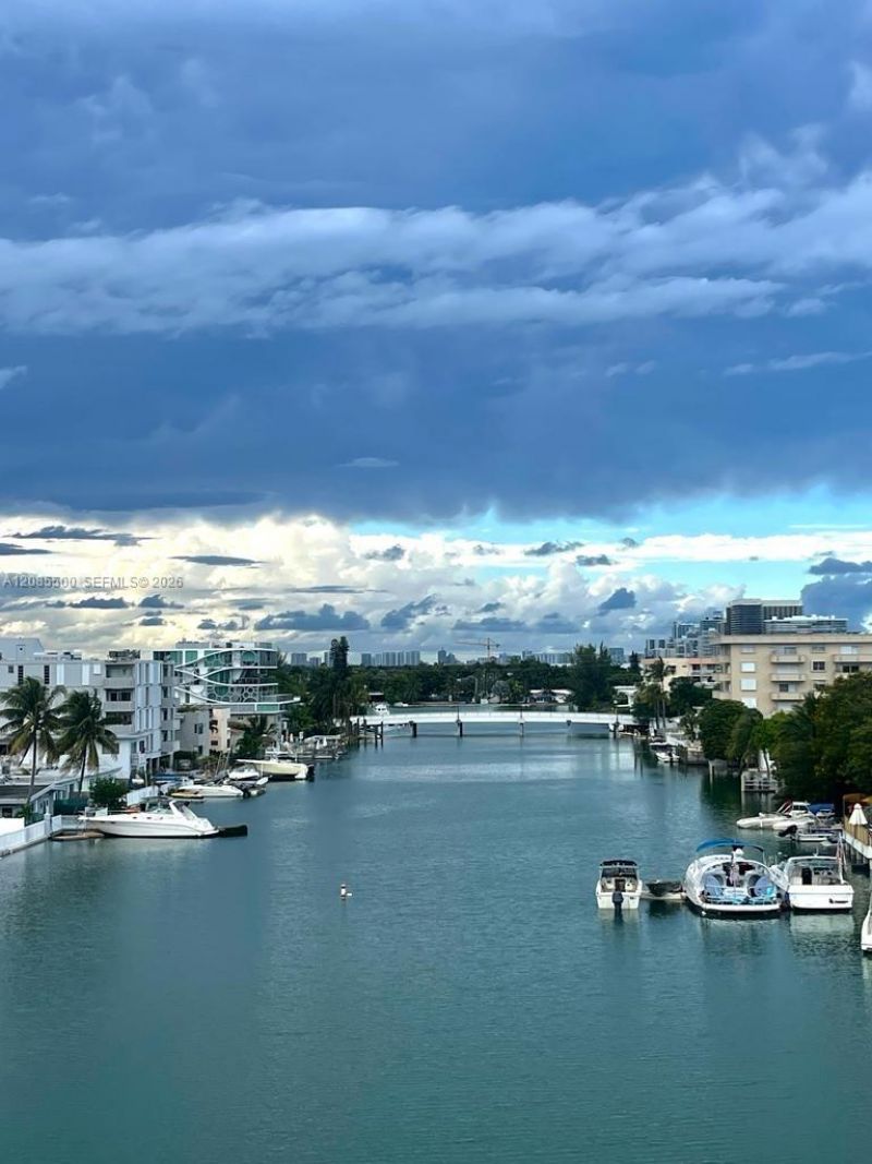 8100 Byron Ave, Unit 504, Miami Beach, FL 33141 Photo