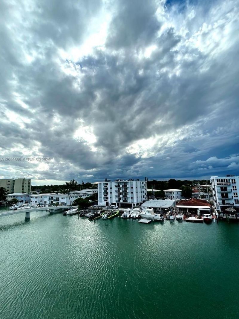 8100 Byron Ave, Unit 504, Miami Beach, FL 33141 Photo