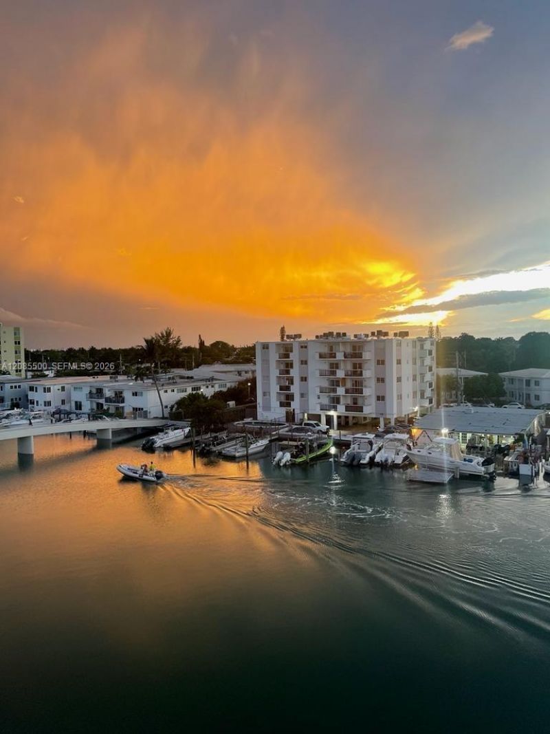 8100 Byron Ave, Unit 504, Miami Beach, FL 33141 Photo