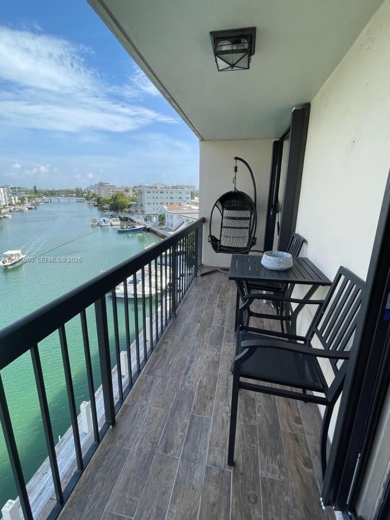 8100 Byron Ave, Unit 504, Miami Beach, FL 33141 Photo