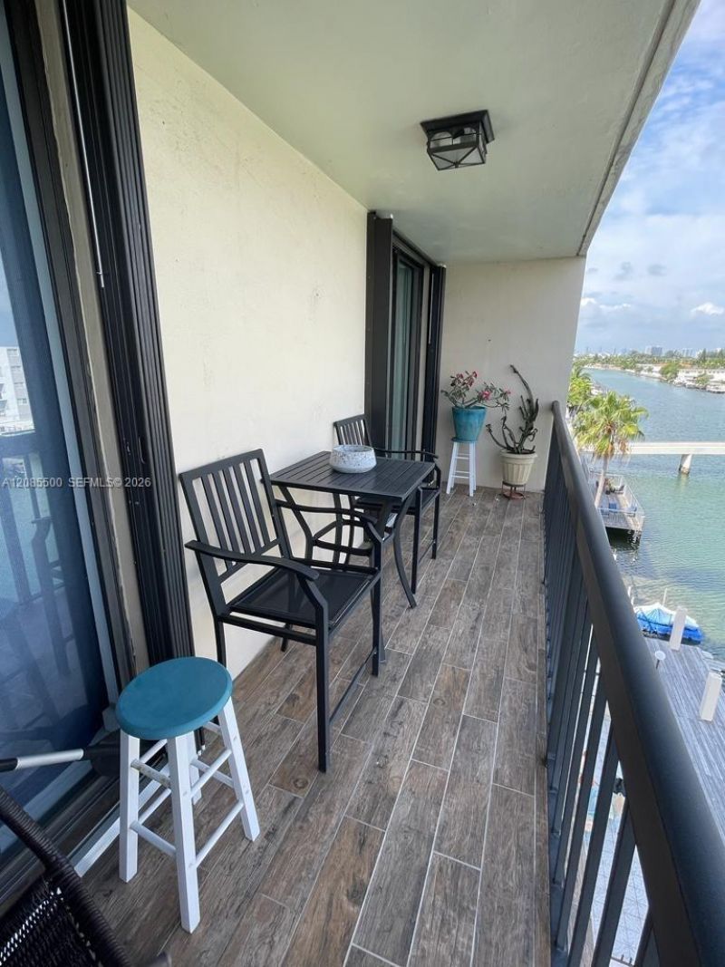 8100 Byron Ave, Unit 504, Miami Beach, FL 33141 Photo