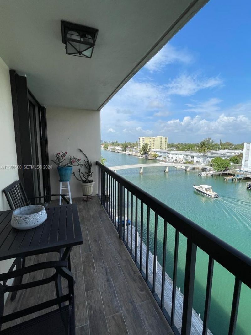 8100 Byron Ave, Unit 504, Miami Beach, FL 33141 Photo