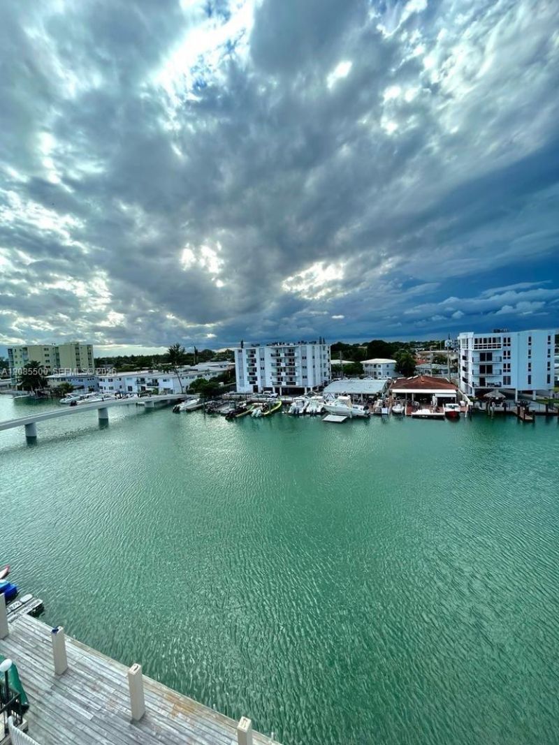 8100 Byron Ave, Unit 504, Miami Beach, FL 33141 Photo