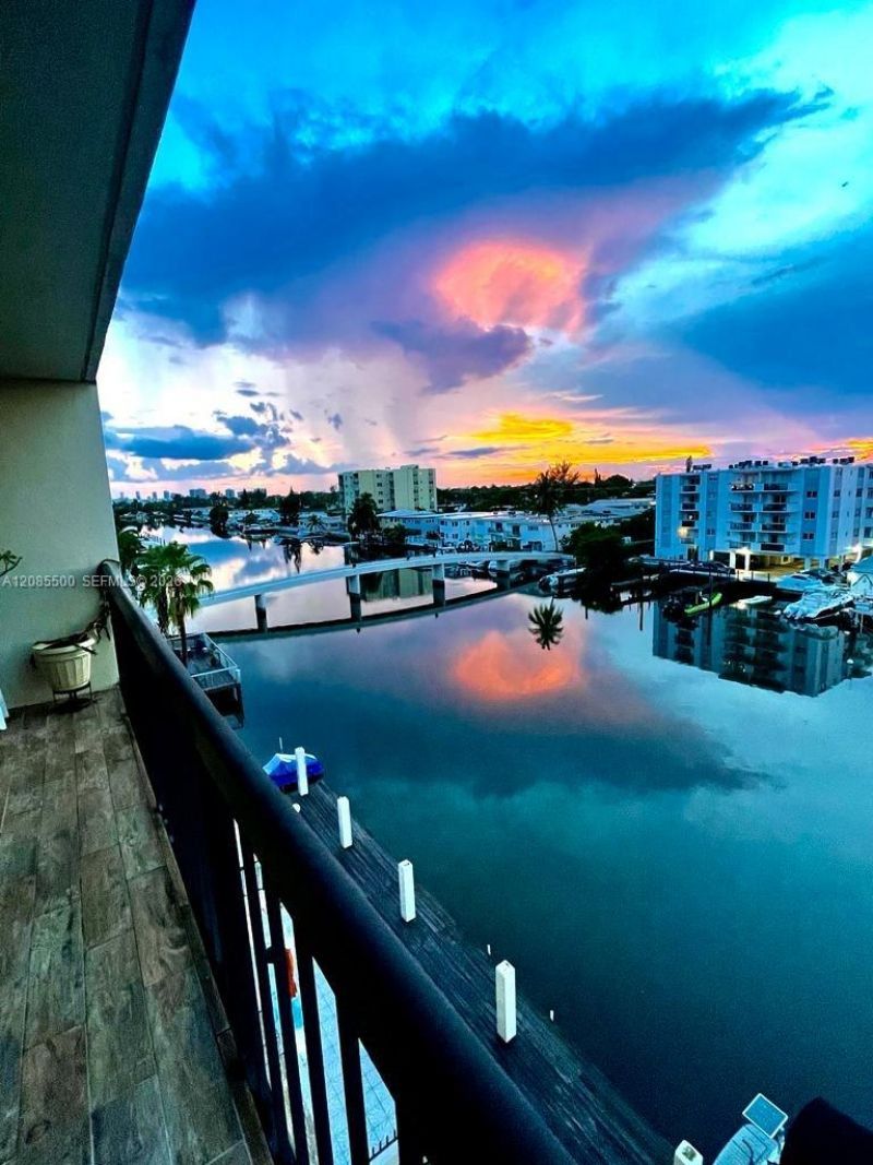 8100 Byron Ave, Unit 504, Miami Beach, FL 33141 Photo