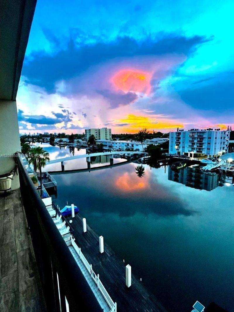 8100 Byron Ave, Unit 504, Miami Beach, FL 33141 Photo
