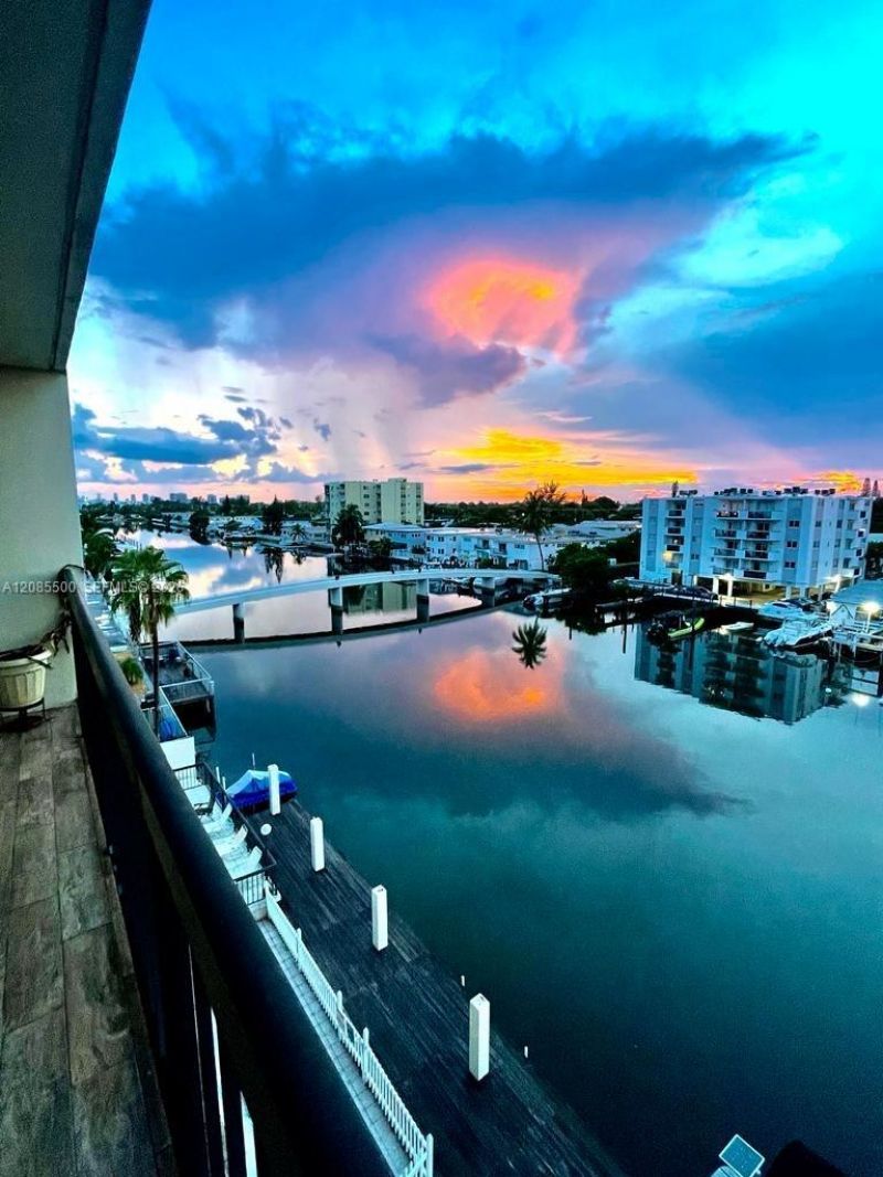 8100 Byron Ave, Unit 504, Miami Beach, FL 33141 Photo