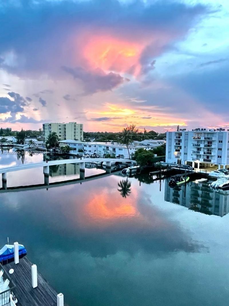 8100 Byron Ave, Unit 504, Miami Beach, FL 33141 Photo