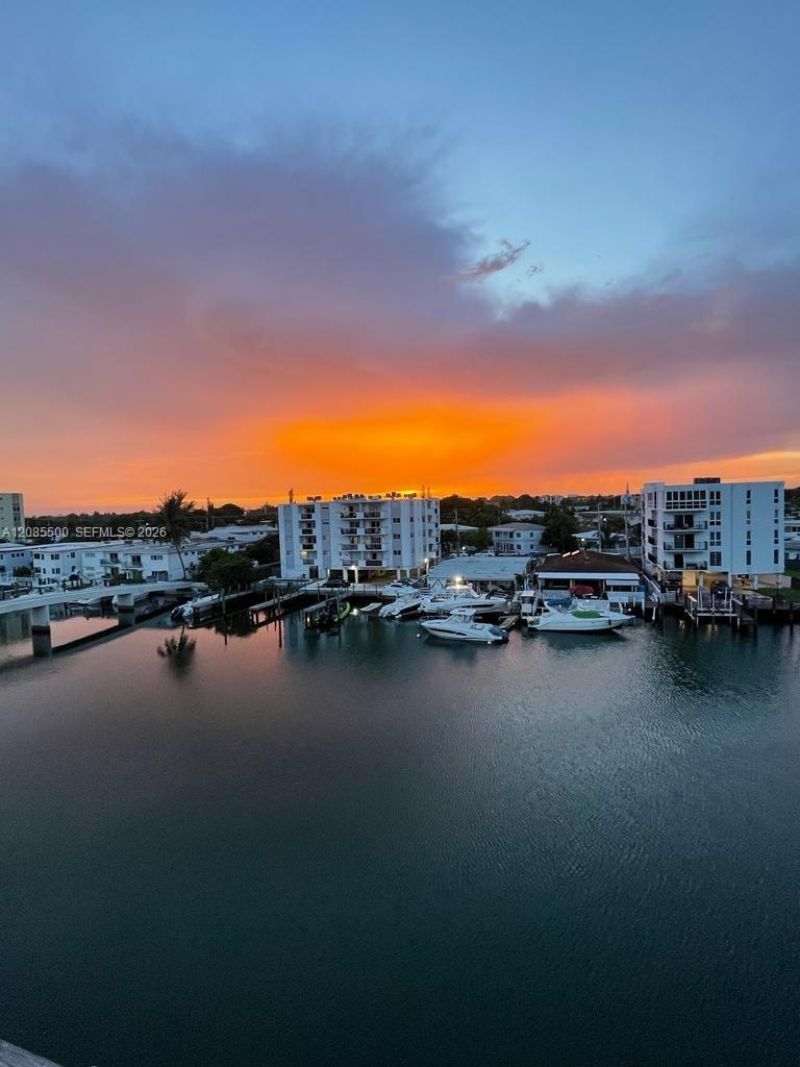 8100 Byron Ave, Unit 504, Miami Beach, FL 33141 Photo