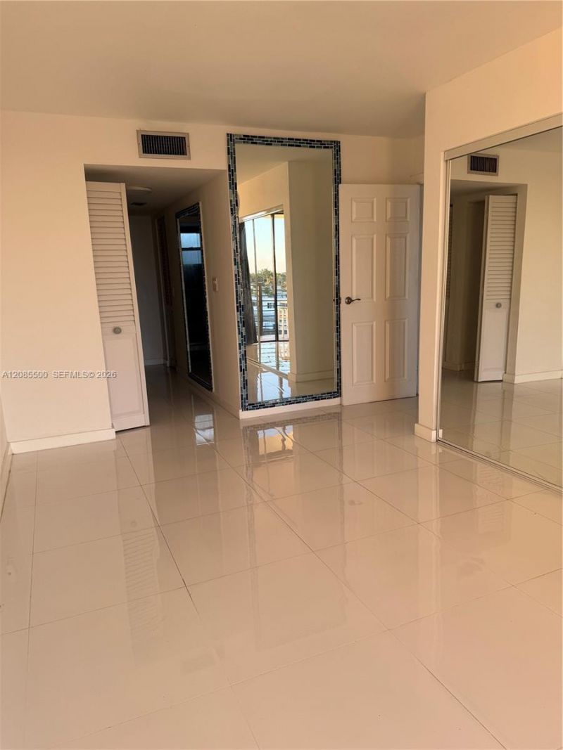 8100 Byron Ave, Unit 504, Miami Beach, FL 33141 Photo