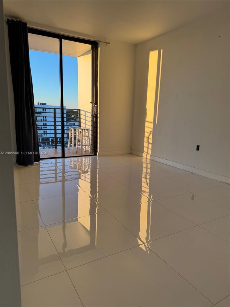 8100 Byron Ave, Unit 504, Miami Beach, FL 33141 Photo