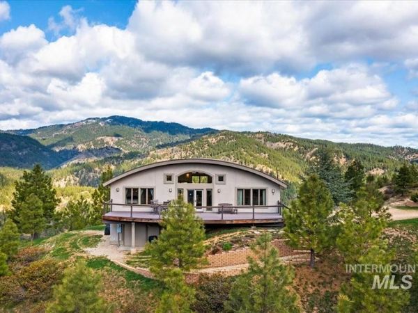 11 Deer Point Cir, Boise, ID 83716